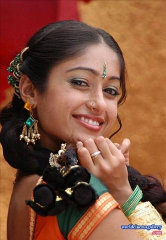 ileana d'cruz Orange Dress Stills in Munna movie