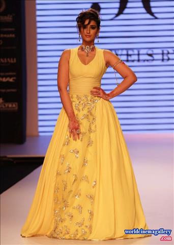ileana d'cruz Ramp Walk Stills At IIJW 2015