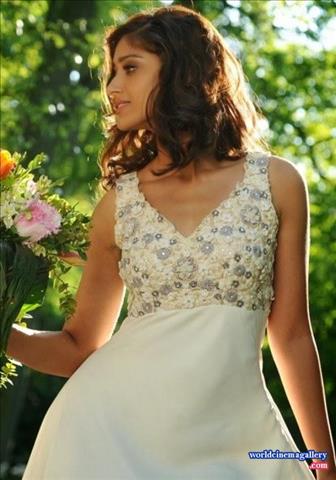 ileana d'cruz Stills from Nanban Movie