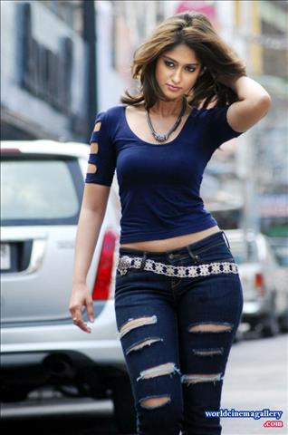 ileana d'cruz Stills in Devudu chesina manushulu movie