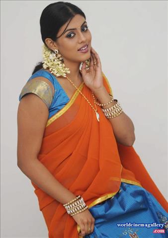 Iniya Latest Sexy Photoshoot