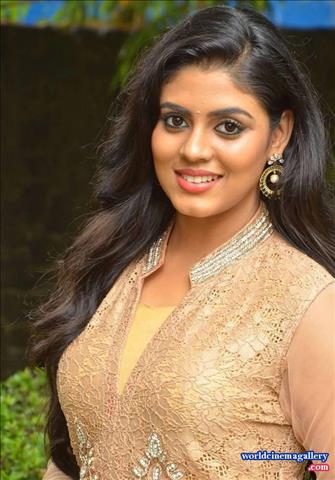 Iniya Latest Sexy Photoshoot