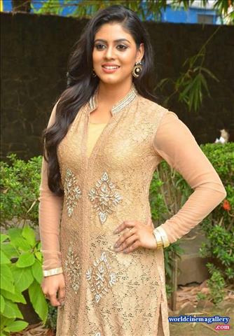 Iniya Latest Sexy Photoshoot