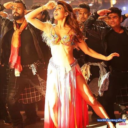 Jacqueline Fernandez Stills from Baaghi 2 song Ek Do Teen