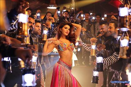 Jacqueline Fernandez Stills from Baaghi 2 song Ek Do Teen