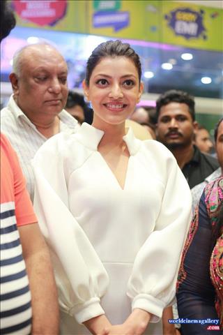 Kajal Aggarwal Launches Samsung Galaxy S9 at Poorvika Mobiles Chennai