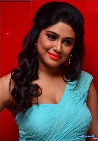 Manisha Yadav Hot Stills in Trisha  illaina Nayanthara  - World Cinema Gallery