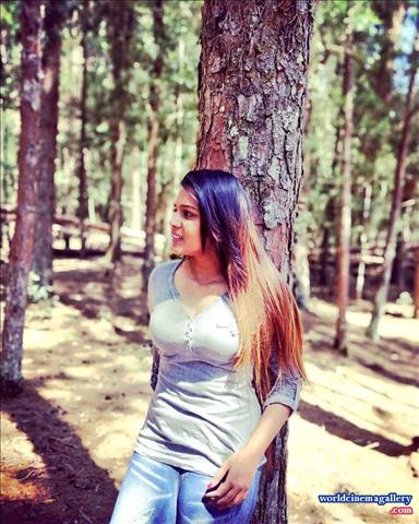 Meera Mitun from Thana Serntha kootam Stills