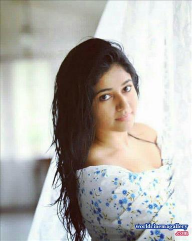 Poonam Bajwa Hot Stills in Aranmanai 2