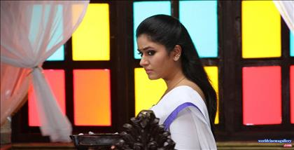 Poonam Bajwa Hot Yellow Saree Images in Aranmanai 2 - World Cinema Gallery