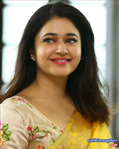 Poonam Bajwa in Muthina Kathirikai