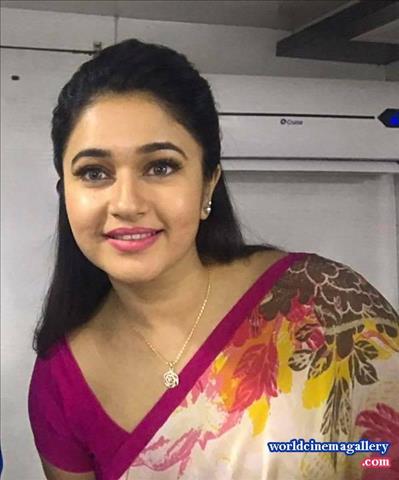 Poonam Bajwa in Muthina Kathirikai