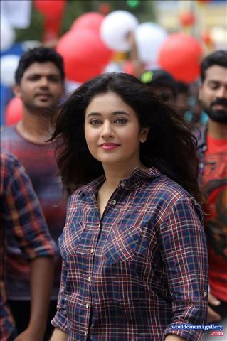 Poonam Bajwa Latest Stills - World Cinema Gallery