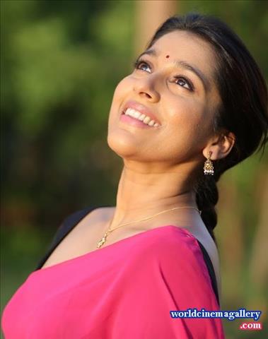 Rashmi Gautam Stills in Guntur Talkies Movie