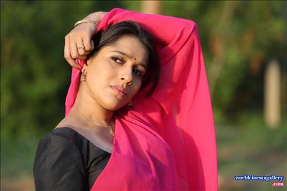 Rashmi Gautam Stills in Guntur Talkies Movie