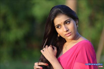 Rashmi Gautam Stills in Guntur Talkies Movie
