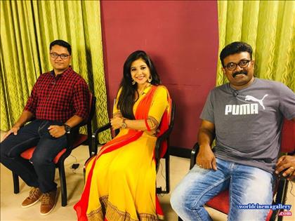 Sakshi Agarwal Stills at Orayiramkinakkalal movie Promotion