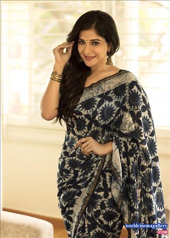 Sakshi Agarwal Stills at Orayiramkinakkalal movie Promotion