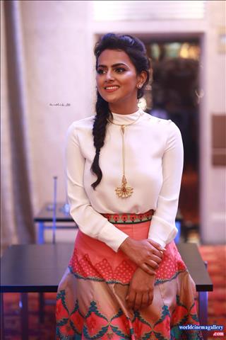 Shraddha Srinath at Vikram Vedha 100 days success meet