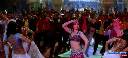 Aishwarya Rai in Kajra Re Item Songs from Bunty Aur Babli Movie