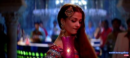 Aishwarya Rai in Kajra Re Item Songs from Bunty Aur Babli Movie
