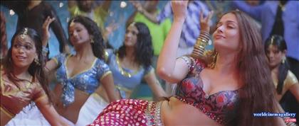 Aishwarya Rai in Kajra Re Item Songs from Bunty Aur Babli Movie
