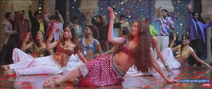 Aishwarya Rai in Kajra Re Item Songs from Bunty Aur Babli Movie