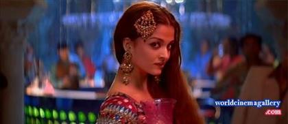 Aishwarya Rai in Kajra Re Item Songs from Bunty Aur Babli Movie