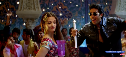 Aishwarya Rai in Kajra Re Item Songs from Bunty Aur Babli Movie