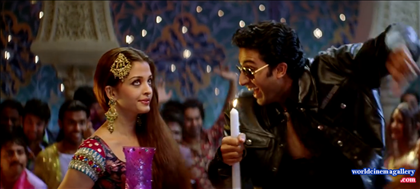 Aishwarya Rai in Kajra Re Item Songs from Bunty Aur Babli Movie