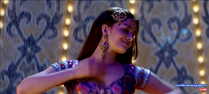 Aishwarya Rai in Kajra Re Item Songs from Bunty Aur Babli Movie