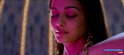 Aishwarya Rai in Kajra Re Item Songs from Bunty Aur Babli Movie