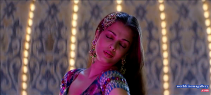 Aishwarya Rai in Kajra Re Item Songs from Bunty Aur Babli Movie