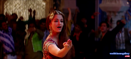 Aishwarya Rai in Kajra Re Item Songs from Bunty Aur Babli Movie
