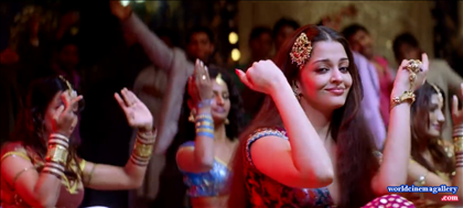Aishwarya Rai in Kajra Re Item Songs from Bunty Aur Babli Movie
