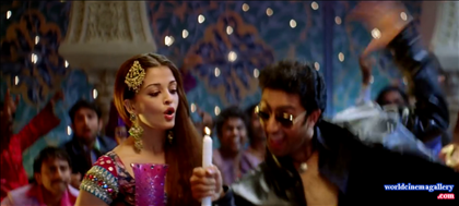Aishwarya Rai in Kajra Re Item Songs from Bunty Aur Babli Movie