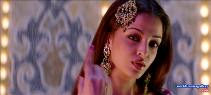 Aishwarya Rai in Kajra Re Item Songs from Bunty Aur Babli Movie
