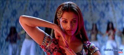 Aishwarya Rai in Kajra Re Item Songs from Bunty Aur Babli Movie