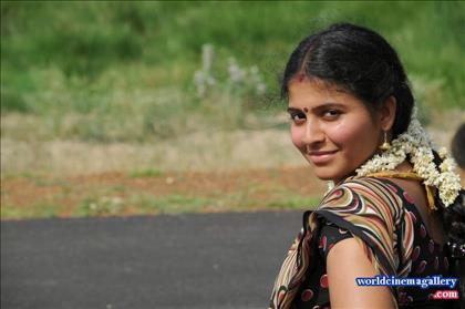 Anjali Stills At Sathi Leelavathi Movie - World Cinema Gallery