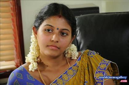 Anjali Stills At Sathi Leelavathi Movie - World Cinema Gallery