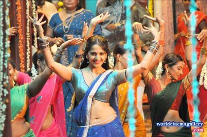 Anushka Yellow Saree in Jeevana Vedam