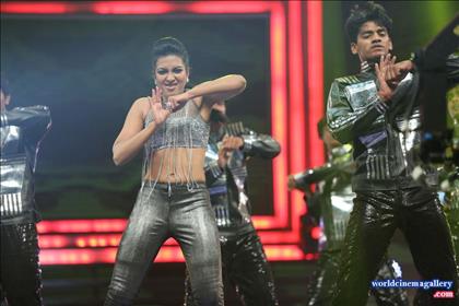 Catherine Tresa Hot Dance Performance At Filmfare Awards 2016