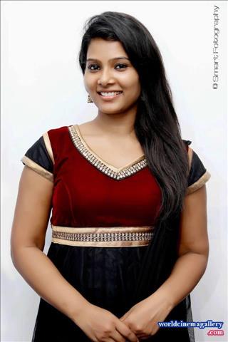 Dhivya Dhuraisamy TV anchor