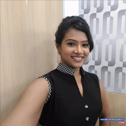 Dhivya Dhuraisamy TV anchor