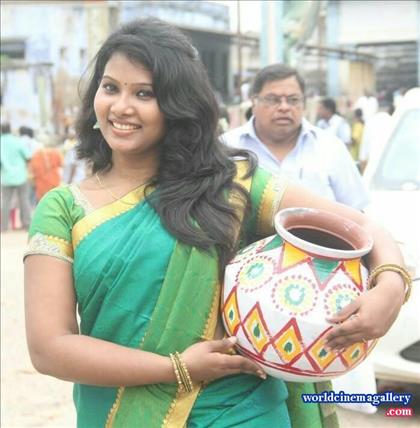 Dhivya Dhuraisamy TV anchor