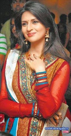 Divyanka Tripathi Saree Stills