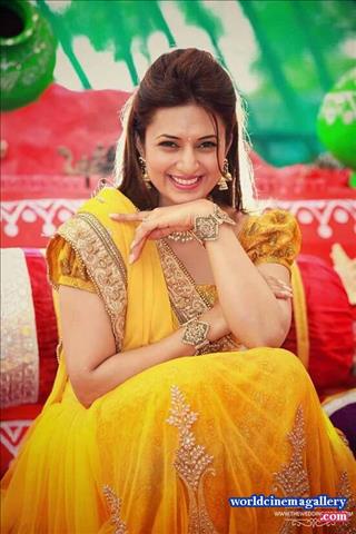 Divyanka Tripathi Saree Stills
