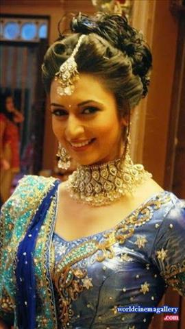 Divyanka Tripathi Saree Stills