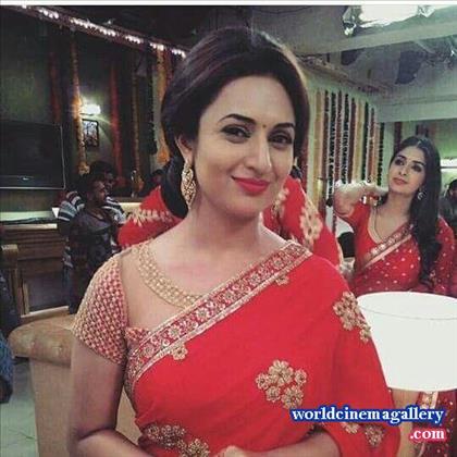 Divyanka Tripathi Saree Stills