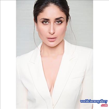 Kareena Kapoor Hot Ice Cream Stills
